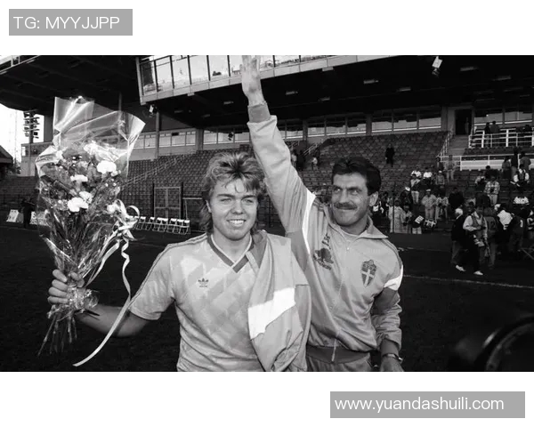 五大传奇足球明星的辉煌历程与影响力解析